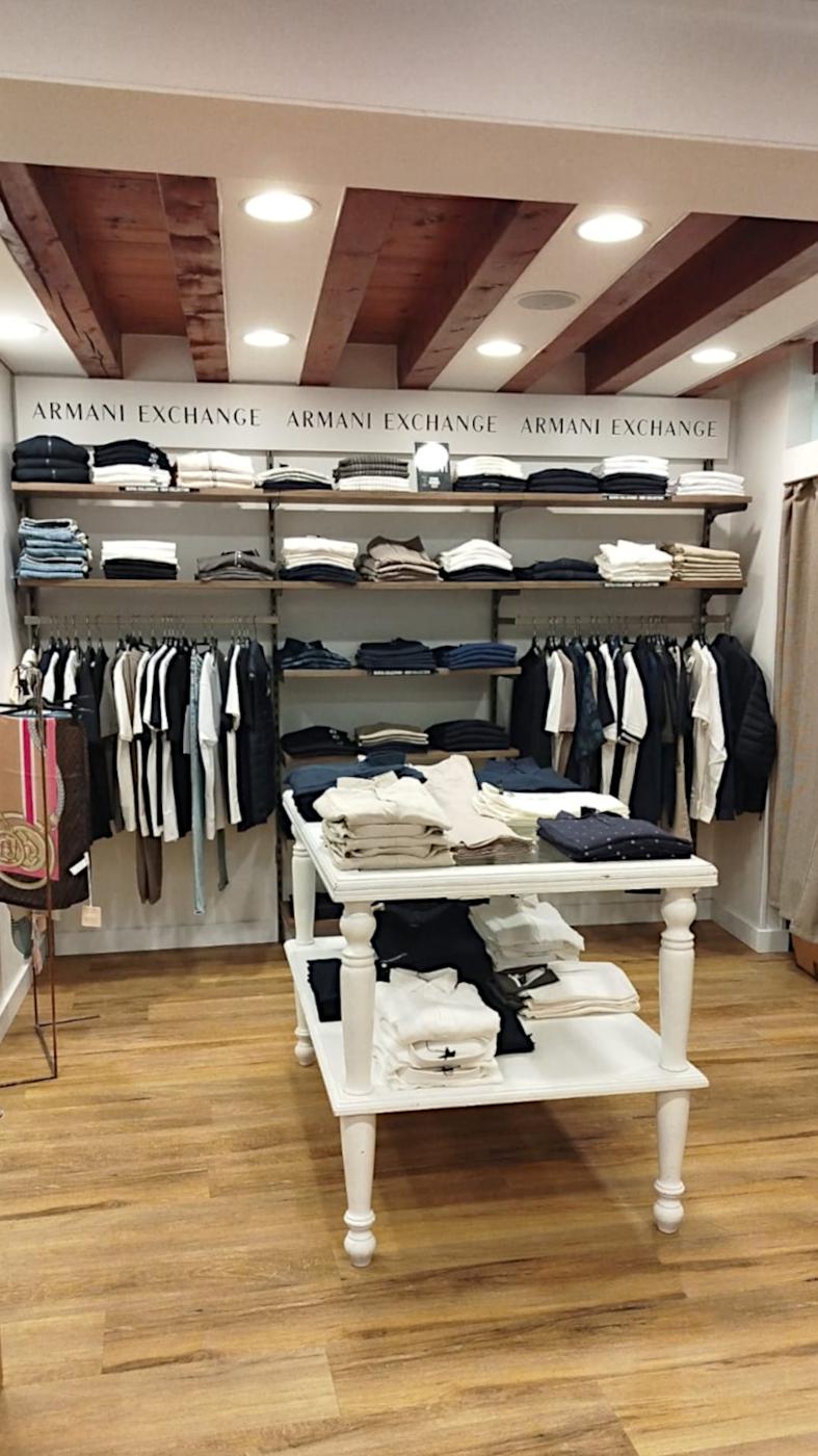 Armani Exchange Official Store Caorle — CORNER2